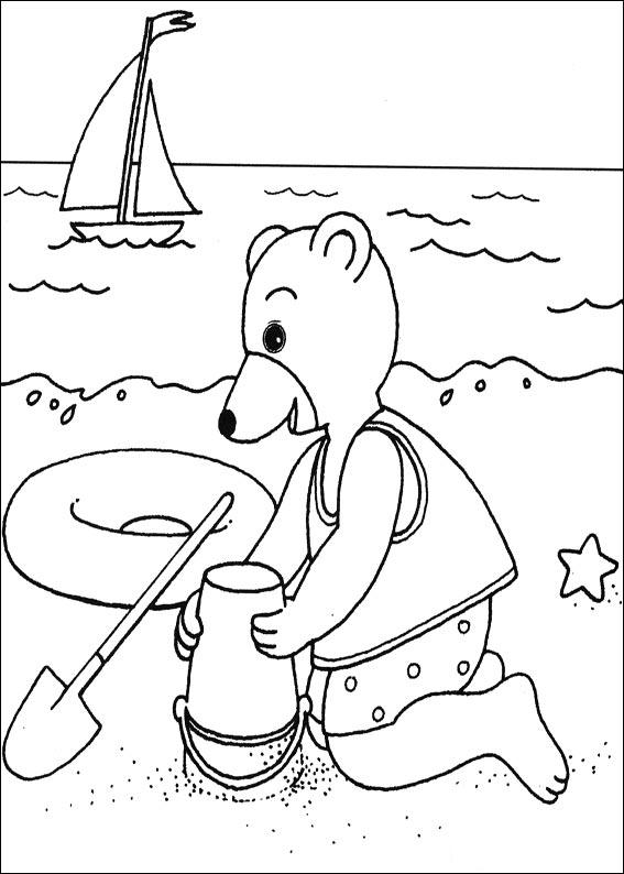 coloriage petit ours brun fait un chateau de sable